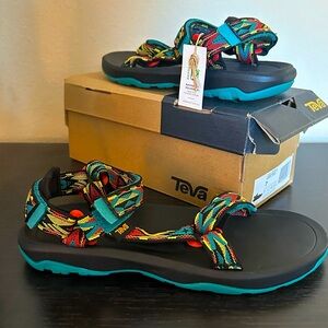 NWT Teva Hurricane XLT 2 Double Diamond Aurora | Unisex Youth “Big Kid” 7 (W8-9)